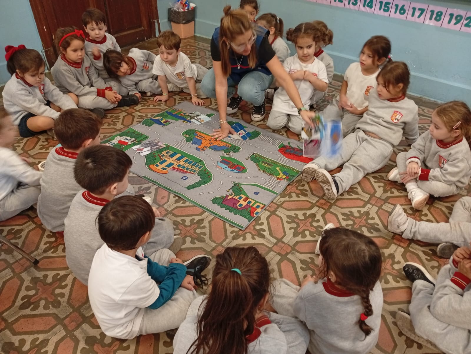 jardin con maestra